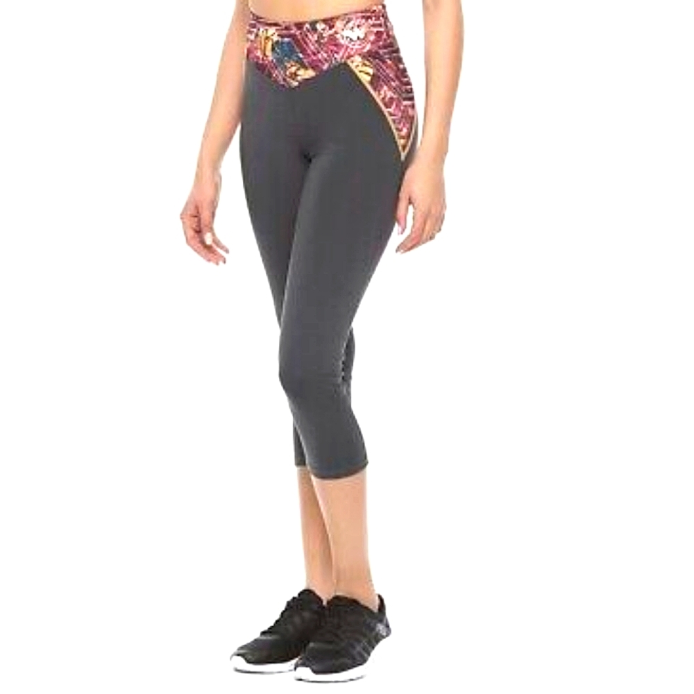 Her Universe Wonder Woman Red Gray Crop Capri Leggings S Yoga Hiking Athleisure